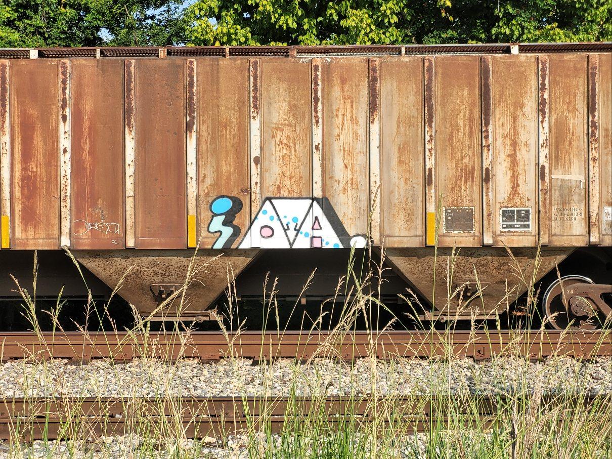 A super rusty freight car with a small graffiti on it. Description on the close up next image.